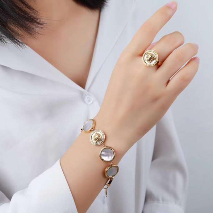 Picture of Versace Sets _SKUVersacesuits10186817226